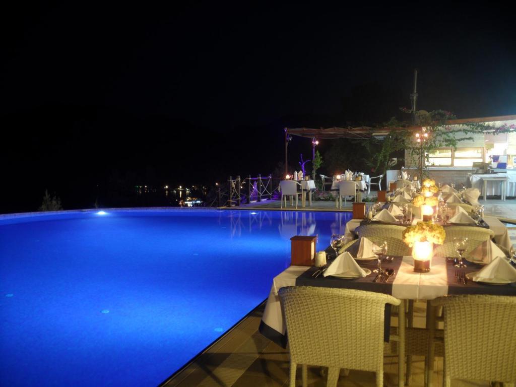 Loca Hotel Side Bagian luar foto