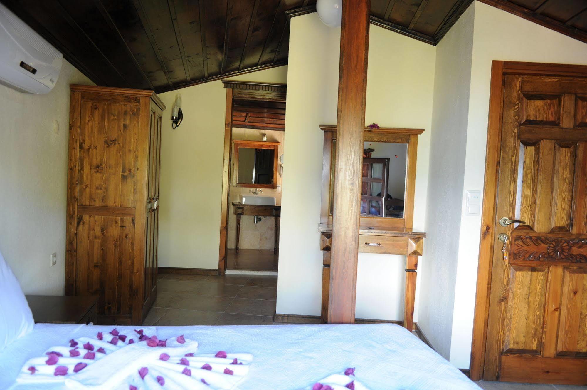 Loca Hotel Side Bagian luar foto