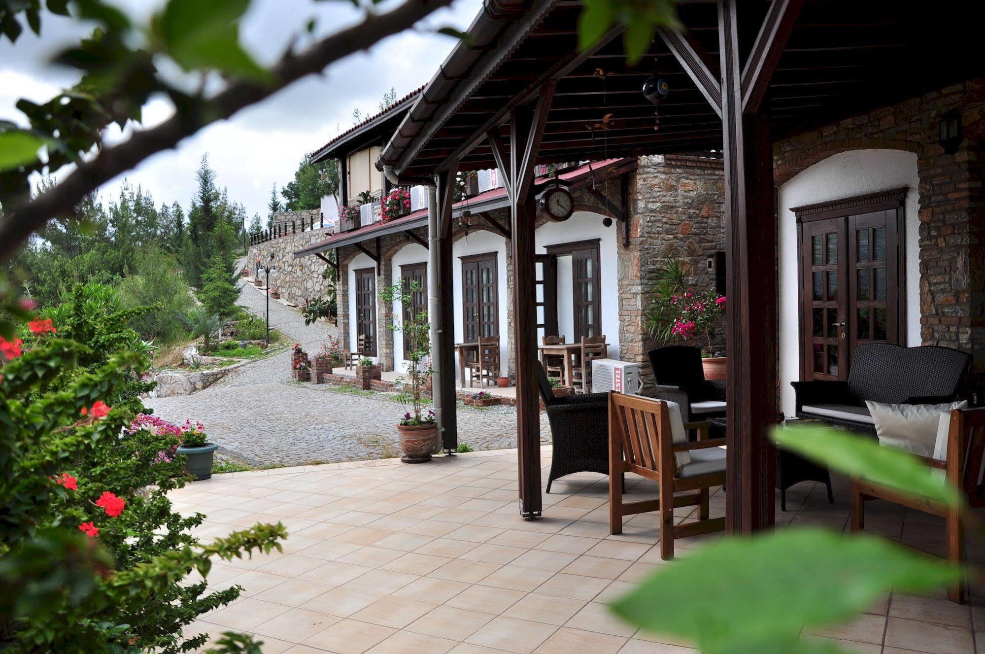 Loca Hotel Side Bagian luar foto